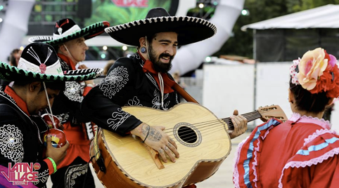 Een heugelijke feit vieren met de Mariachi's